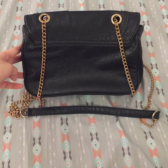 *BOGO 50%*JustFab black/gold chain crossbody bag - Picture 4 of 5